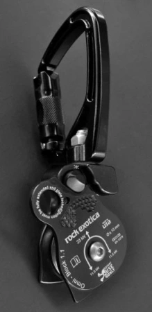 Karabinek z krętlikiem i bloczkiem pojedynczym Omni-Block 1.1" SwivaBiner Top czarny